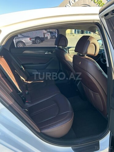 Hyundai Sonata-12