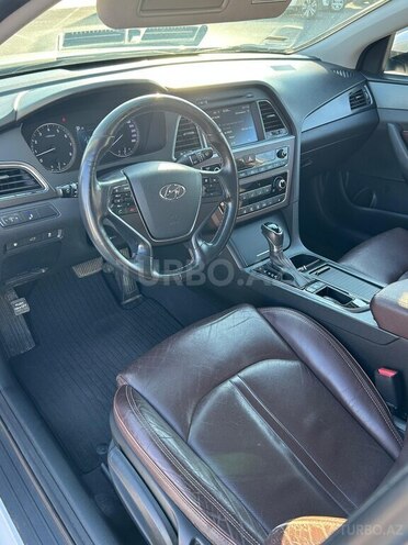 Hyundai Sonata-14