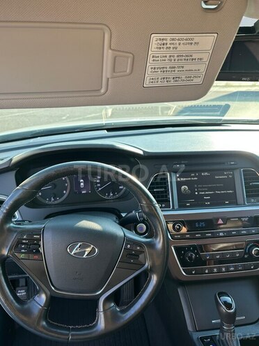 Hyundai Sonata-16