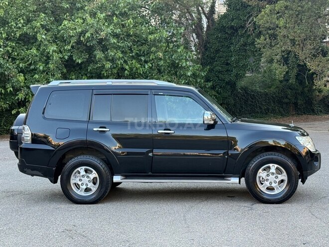 Mitsubishi Pajero-3