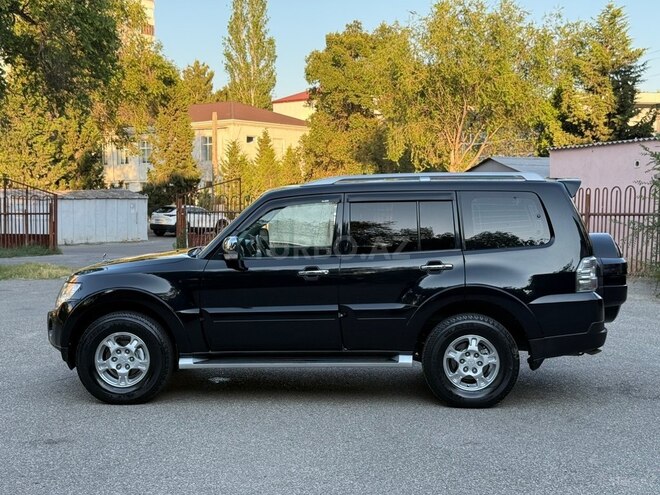 Mitsubishi Pajero-4
