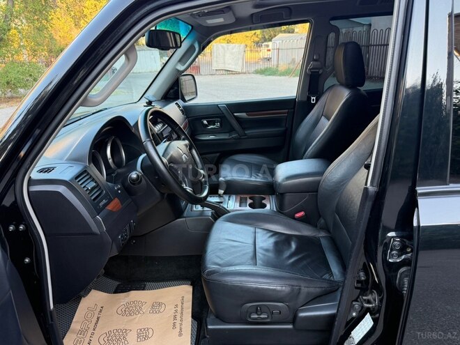 Mitsubishi Pajero-7