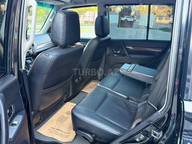 Mitsubishi Pajero-8
