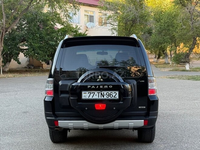 Mitsubishi Pajero-2