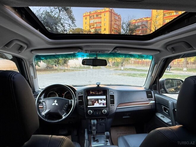 Mitsubishi Pajero-9