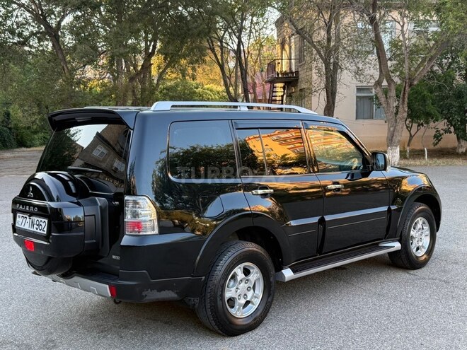 Mitsubishi Pajero-6