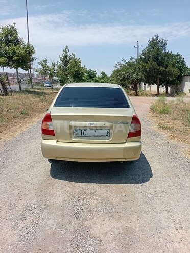 Hyundai Accent-2