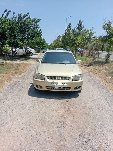 Hyundai Accent-1