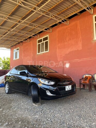 Hyundai Accent-2