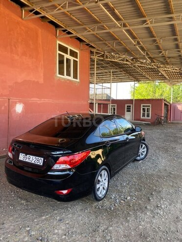 Hyundai Accent-3