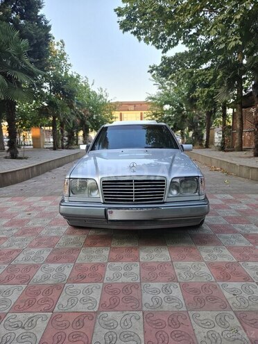 Mercedes 250 D-1