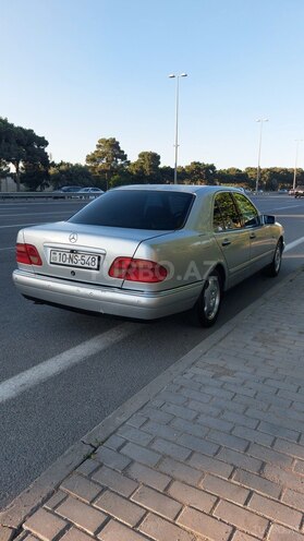 Mercedes E 300-10