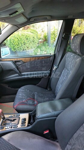 Mercedes E 300-9