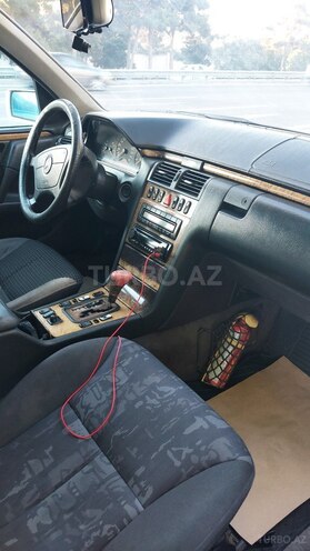 Mercedes E 300-7
