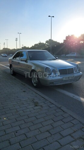 Mercedes E 300-1