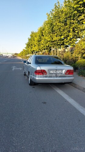 Mercedes E 300-4