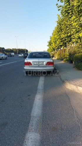 Mercedes E 300-5