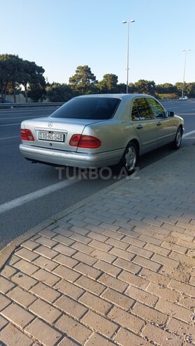 Mercedes E 300-2