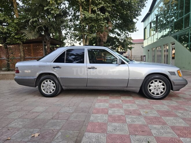 Mercedes 250 D-6