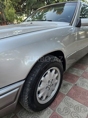 Mercedes 250 D-11