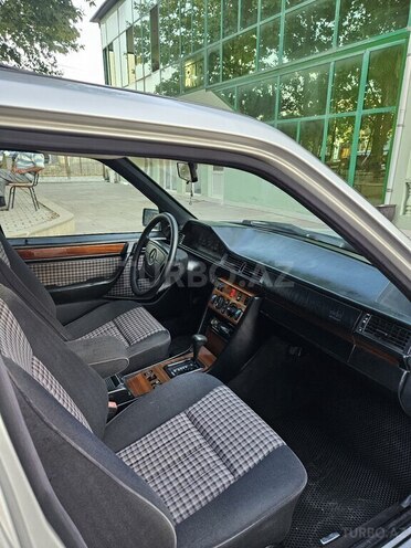 Mercedes 250 D-9
