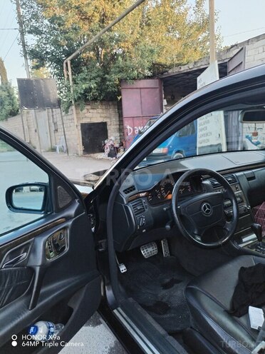 Mercedes E 280-6