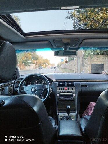 Mercedes E 280-7