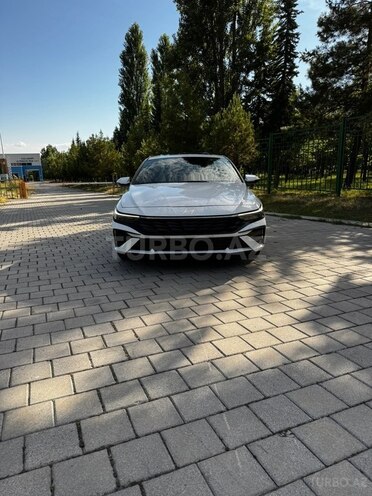 Hyundai Elantra-1