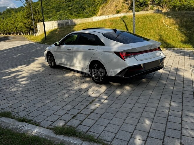Hyundai Elantra-4