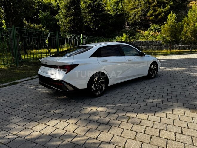 Hyundai Elantra-8