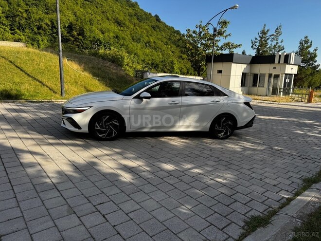 Hyundai Elantra-11