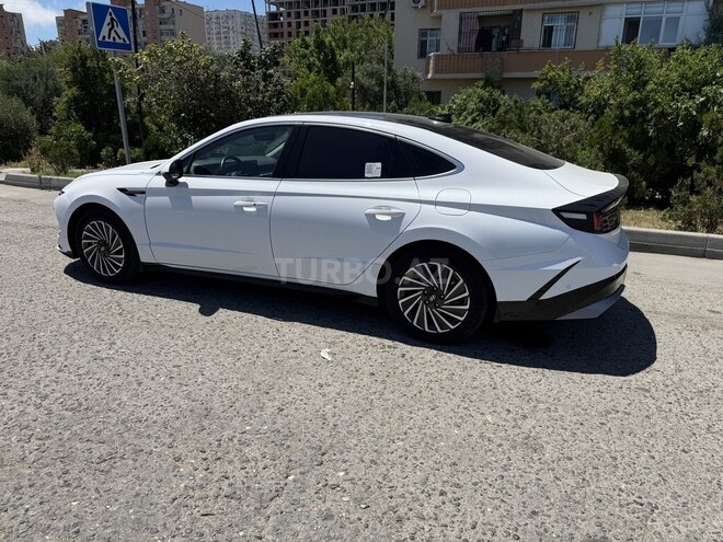 Hyundai Sonata-4