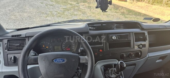 Ford Transit-3