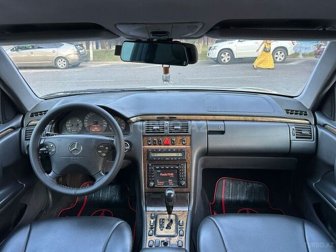 Mercedes E 240-15