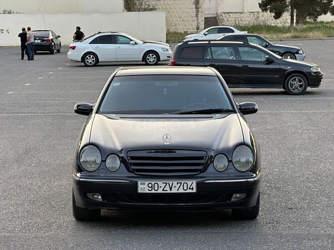 Mercedes E 240-11