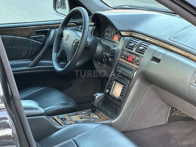 Mercedes E 240-14