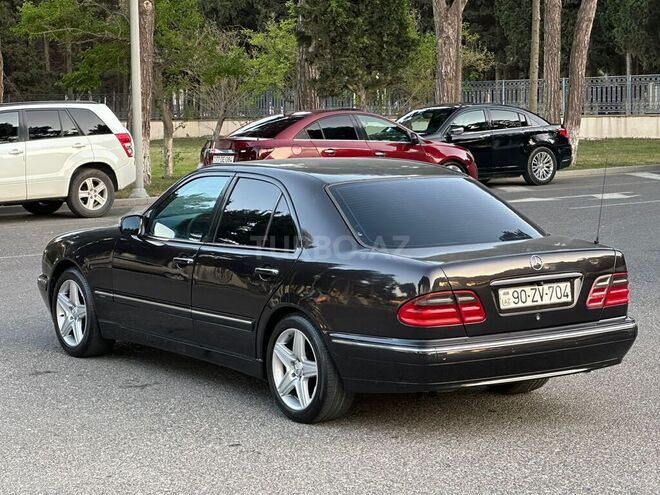 Mercedes E 240-13