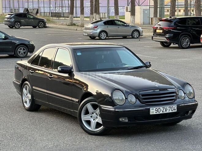Mercedes E 240-1