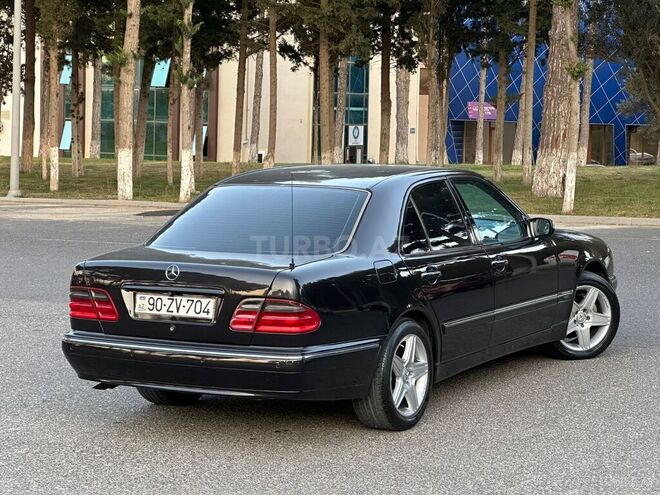 Mercedes E 240-2