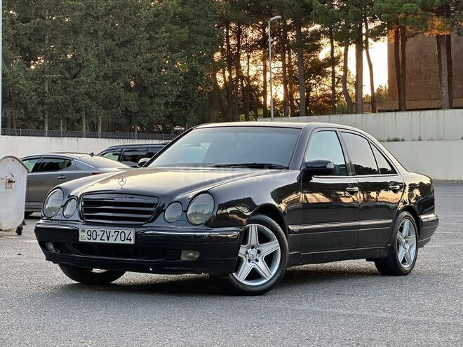 Mercedes E 240-4
