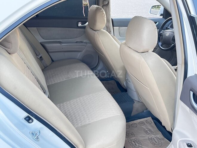 Hyundai Sonata-12