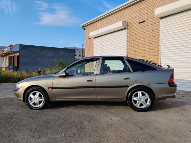 Opel Vectra-4
