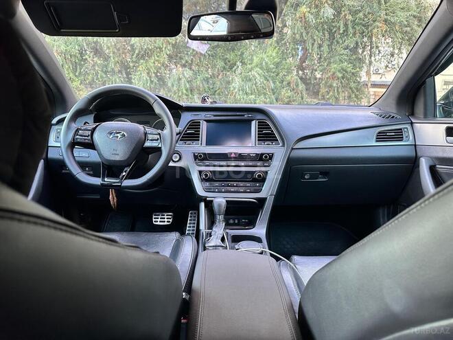 Hyundai Sonata-12