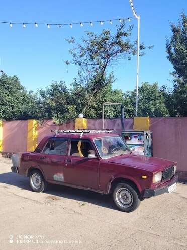 LADA (VAZ) 2107-1