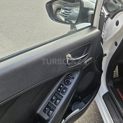 Kia Cerato-10
