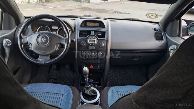 Renault Megane-11