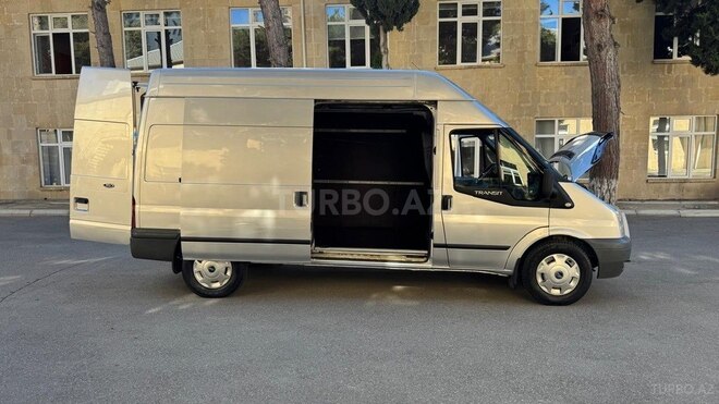 Ford Transit-13