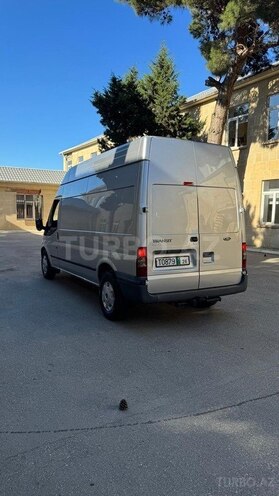 Ford Transit-16