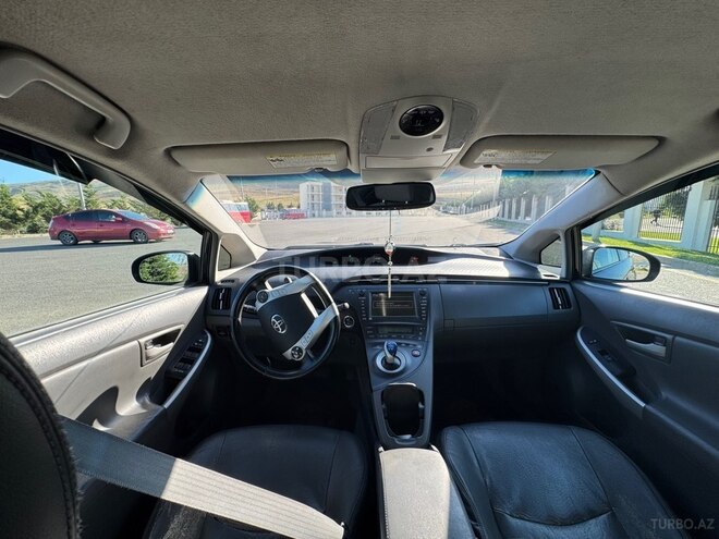 Toyota Prius-13
