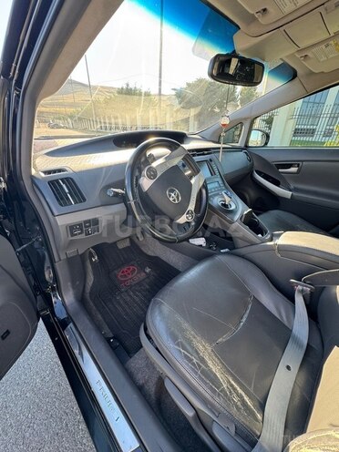 Toyota Prius-12
